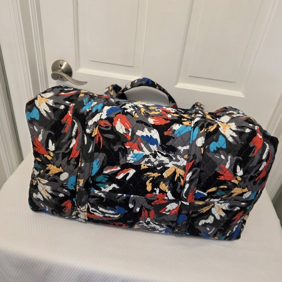 Vera Bradley Retired Pattern "SPLASH FLORAL" Large Duffle Bag, Great For Travel - Picture 8 of 13
